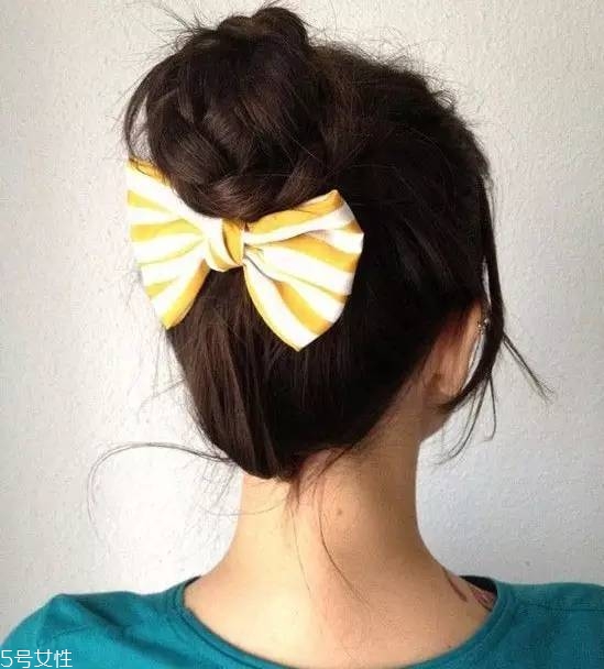 冬天系圍巾怎么扎頭發(fā)？適合搭配羽絨服的發(fā)型