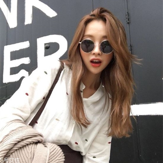 凌亂小卷中長發(fā)怎么弄好看？超美的凌亂小卷中長發(fā)