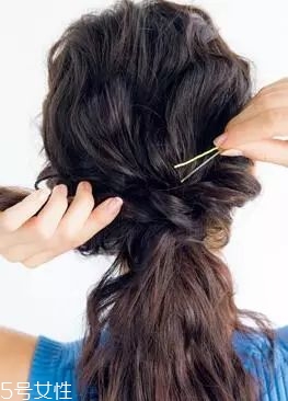 女生冬天長(zhǎng)發(fā)怎么編好看？長(zhǎng)發(fā)妹紙才懂得的痛