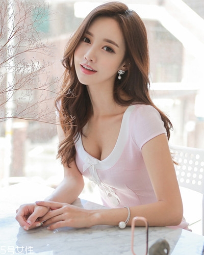 小個子女生適合什么發(fā)型？蓬松隨意效果