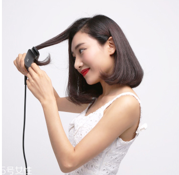 直發(fā)怎么弄卷發(fā)？直發(fā)夾板可以弄內(nèi)扣