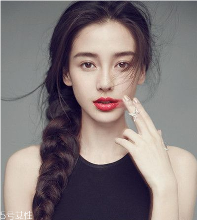 女生冬天長(zhǎng)發(fā)怎么編好看？長(zhǎng)發(fā)妹紙才懂得的痛