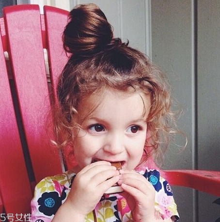 小女孩扎什么頭發(fā)好看？小公主發(fā)型大全