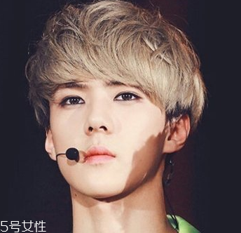 2022最流行發(fā)型顏色男生？男生潮流發(fā)型