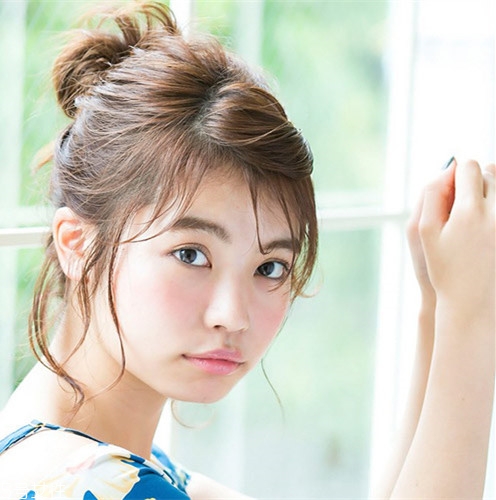 圓臉妹子怎么扎丸子頭好看？根據(jù)臉型選發(fā)型