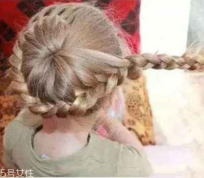 小女孩扎什么頭發(fā)好看？小公主發(fā)型大全