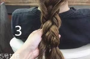 女生冬天長(zhǎng)發(fā)怎么編好看？長(zhǎng)發(fā)妹紙才懂得的痛