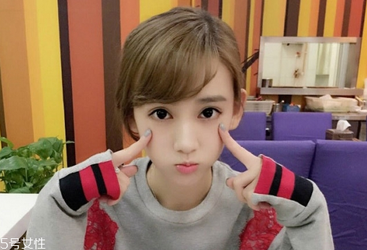 2022最流行的發(fā)色顯白？不同膚色適合不同發(fā)色