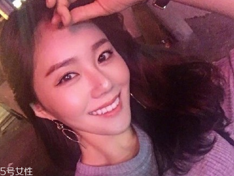 凌亂小卷中長發(fā)怎么弄好看？超美的凌亂小卷中長發(fā)