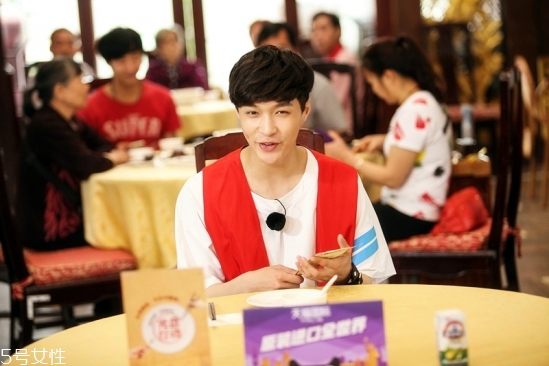 2018男生流行什么發(fā)型款式？2018男生染發(fā)顏色推薦