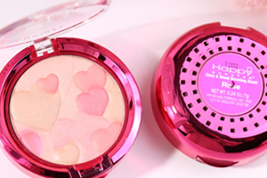 腮紅和高光哪個先用？