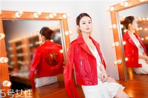 紅色皮衣怎么搭配好看？既能耍酷又扮靚