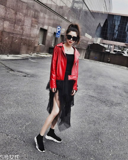 紅色皮衣怎么搭配好看？既能耍酷又扮靚