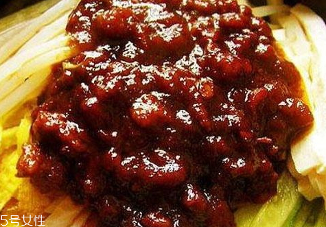 黃豆醬吃多了會發(fā)胖嗎 少量食用不會發(fā)胖 黃豆醬吃多了會發(fā)胖嗎 少量食用不會發(fā)胖