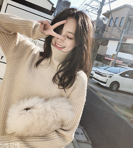 毛衣粘上羽絨毛怎么辦？五大妙招來助陣