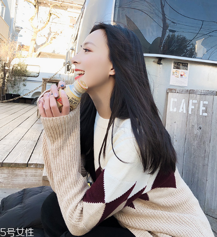 毛衣沾上油漆怎么去除？清涼油就能解決