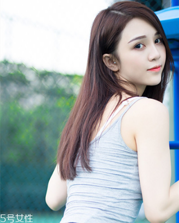 秋冬適合什么顏色的頭發(fā)？再燙個卷發(fā)更秋冬