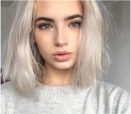 秋冬適合什么顏色的頭發(fā)？再燙個卷發(fā)更秋冬