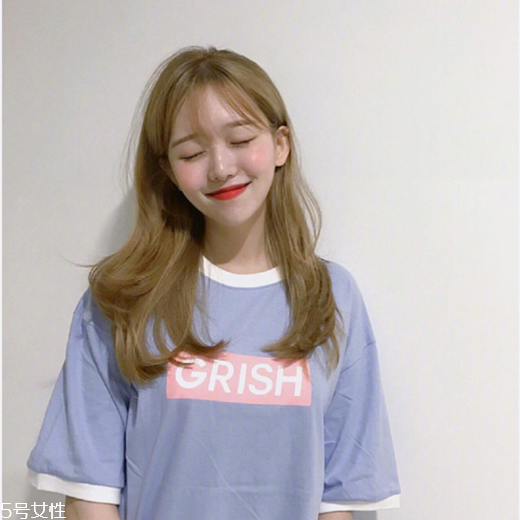 2018冬天流行什么發(fā)色？簡單漂亮的披肩發(fā)