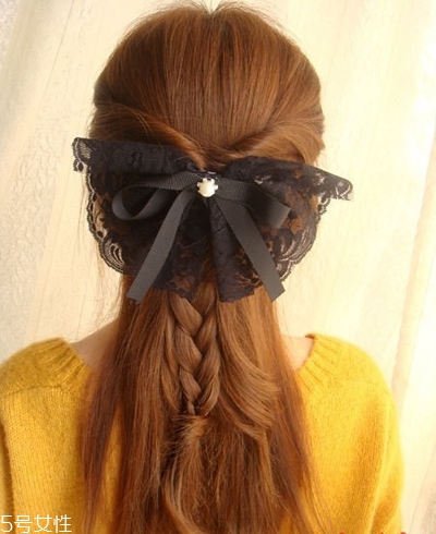 披肩發(fā)怎么扎好看？披肩發(fā)好看扎發(fā)圖解