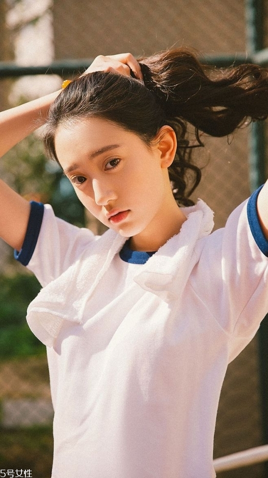 2018冬天流行什么發(fā)色？簡單漂亮的披肩發(fā)