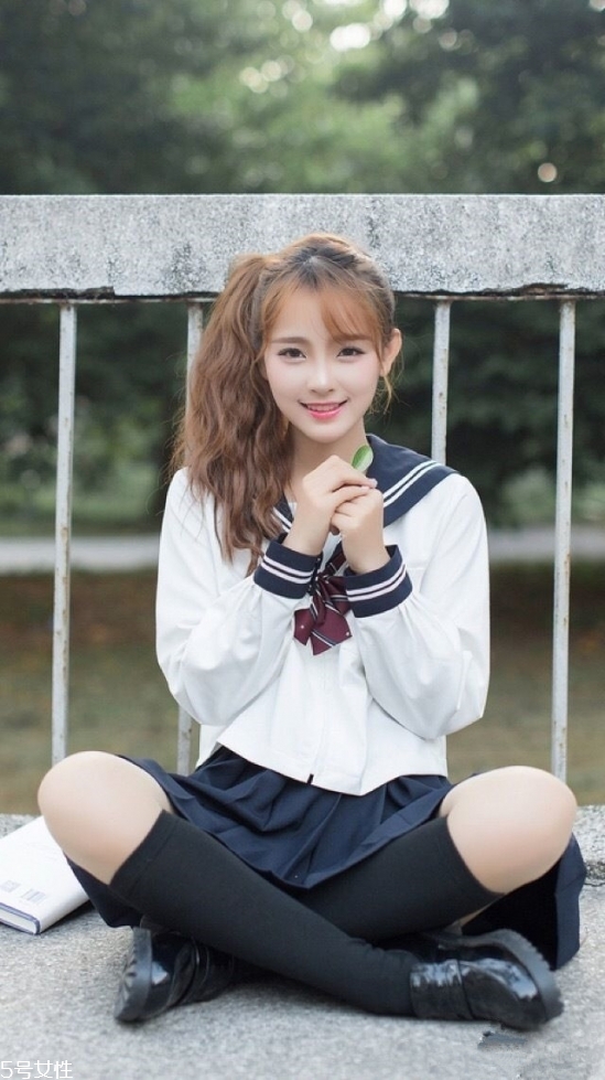 2018冬天流行什么發(fā)色？簡單漂亮的披肩發(fā)