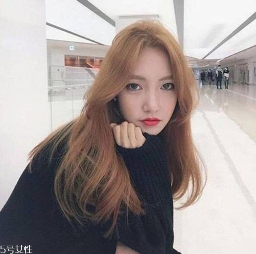 2018冬天流行什么發(fā)色？簡單漂亮的披肩發(fā)