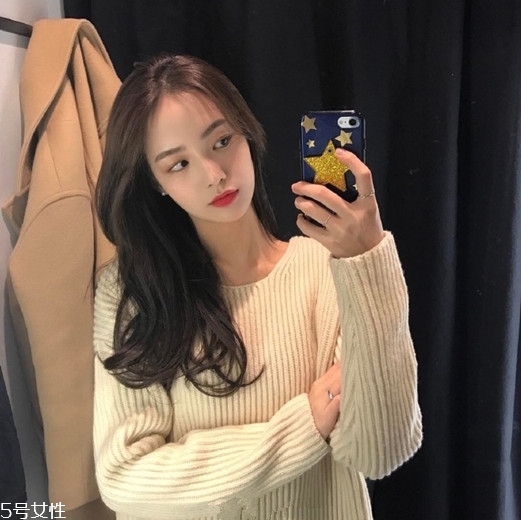 2018冬天流行什么發(fā)色？簡單漂亮的披肩發(fā)