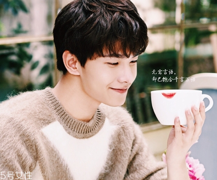 嬌蘭親親567是什么顏色？活色生香吻的秘訣