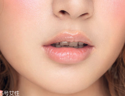 如何選擇口紅色號？口紅必不可少