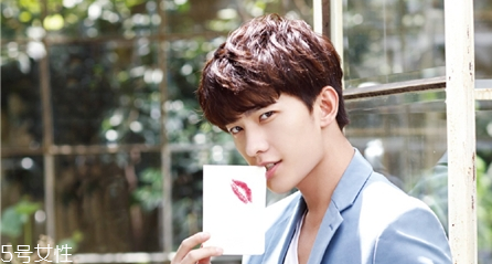 嬌蘭親親567是什么顏色？活色生香吻的秘訣