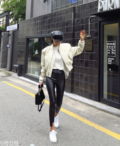 白色皮衣怎么搭配？兼具優(yōu)雅與干練