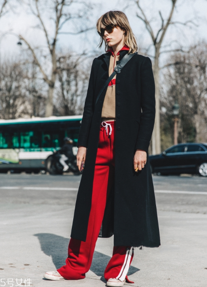 校服褲搭配什么鞋子？不同鞋子不同風(fēng)格