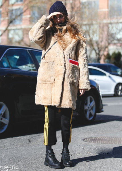 校服褲搭配什么鞋子？不同鞋子不同風(fēng)格