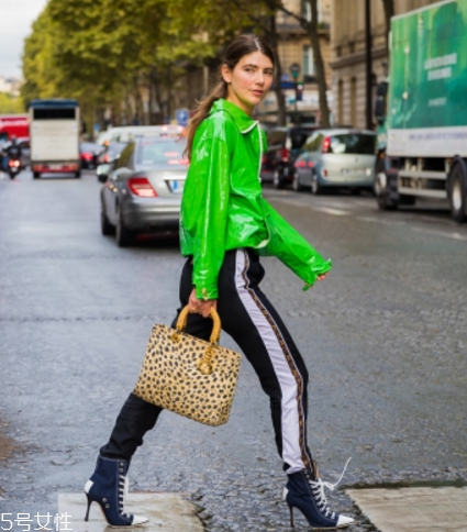 校服褲搭配什么鞋子？不同鞋子不同風(fēng)格