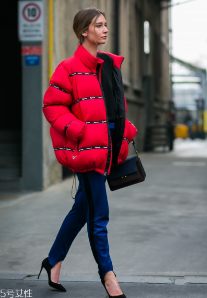 校服褲配什么上衣？舒適時(shí)尚兩不誤