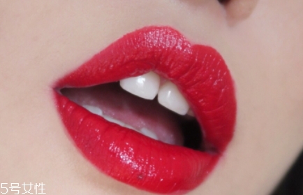 嬌蘭臻彩寶石唇膏25試色 嬌蘭25號(hào)口紅摯愛(ài)冰冰紅