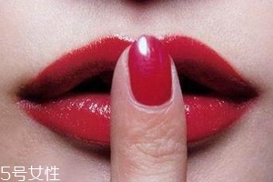 唇部打底膏是什么？涂好口紅必須打底