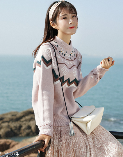 毛衣扎脖子怎么辦？三招讓你舒適過(guò)冬