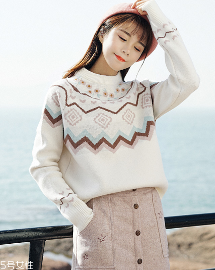 毛衣扎脖子怎么辦？三招讓你舒適過(guò)冬