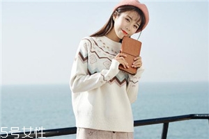 毛衣扎脖子怎么辦？三招讓你舒適過(guò)冬