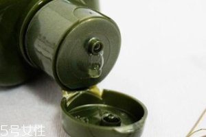 控油水乳哪個(gè)好？油膩中年的解油福星