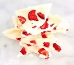 君樂寶芝士酸奶怎么喝？卡死在插吸管這一步