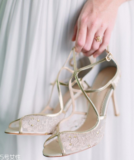 bella belle鞋子多少錢？超級(jí)平價(jià)的美艷婚鞋