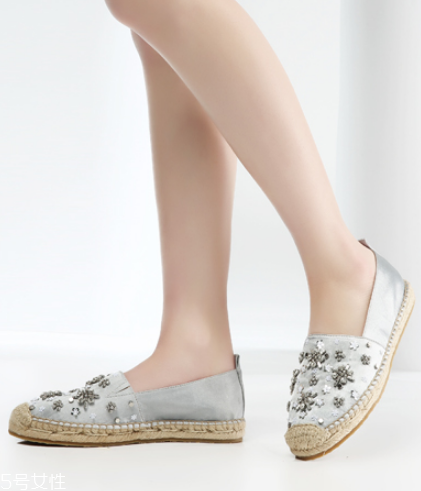 漁夫鞋適合什么季節(jié)？春夏演繹多樣風(fēng)格