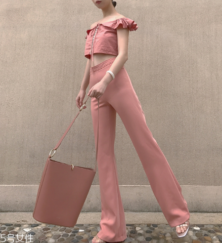 喇叭褲適合什么身材？初春演繹復(fù)古時尚
