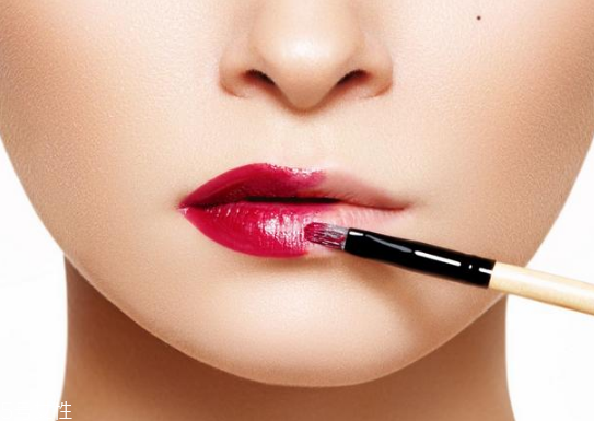 什么牌子的唇釉好用？顯色又不易脫妝