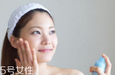 保濕爽膚水什么時(shí)候用？早中晚都必須用