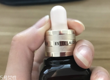 雅詩蘭黛適合油性皮膚嗎？