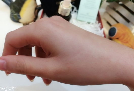 雅詩(shī)蘭黛適合痘痘肌嗎？